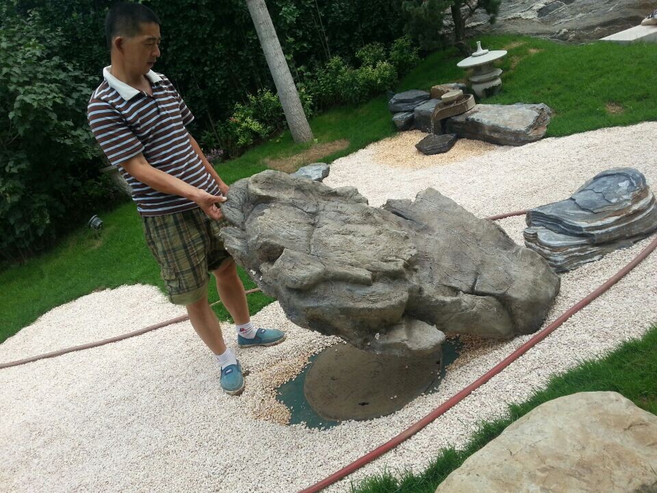 專業(yè)設(shè)計仿石井蓋、仿真假山制作園林景觀