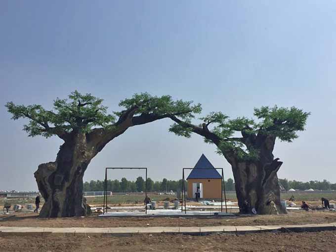 新完成的仿真樹－中都草原飛行樂園超大仿真樹