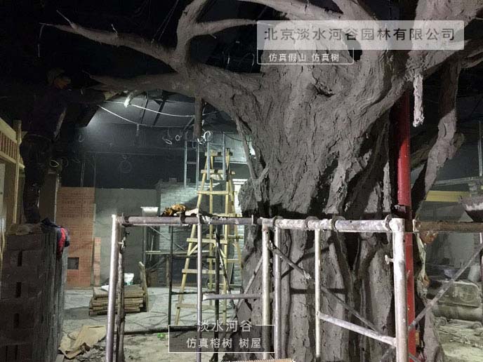 北京通州武夷花園仿真樹現(xiàn)場制作中—淡水河谷仿真樹