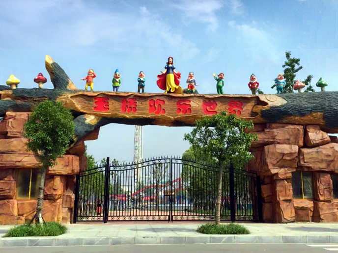 生態園大門制作和仿真假山制作有什么區別？