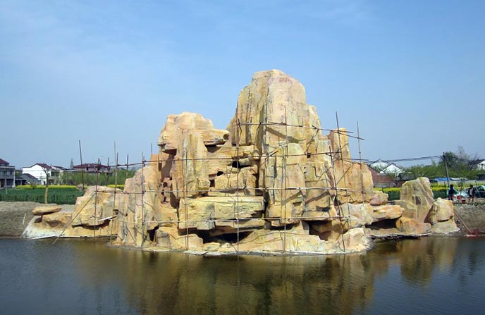 再談塑石假山上色經(jīng)驗(yàn)－北京淡水河谷塑石假山上色