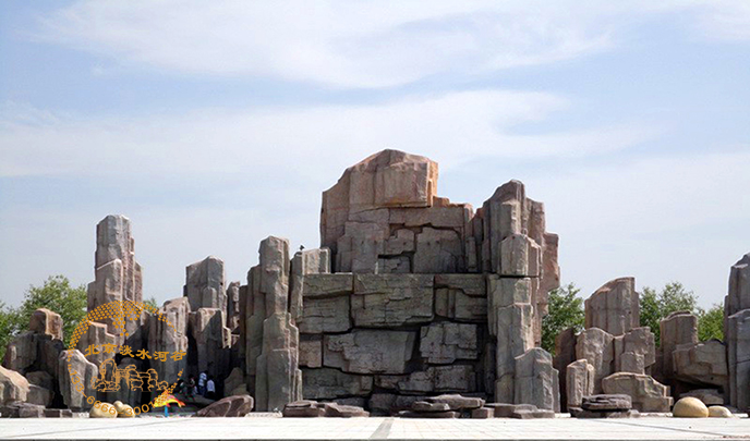 內(nèi)蒙古鄂爾多斯水泥假山制作效果得到設(shè)計(jì)方及客戶認(rèn)可