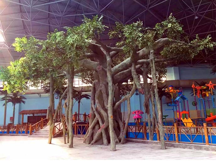 西藏拉薩仿真榕樹，不同時期制作的仿真榕樹各有特色