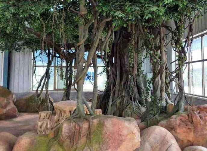 仿真榕樹是打破傳統室內外裝飾風格的新材料之一