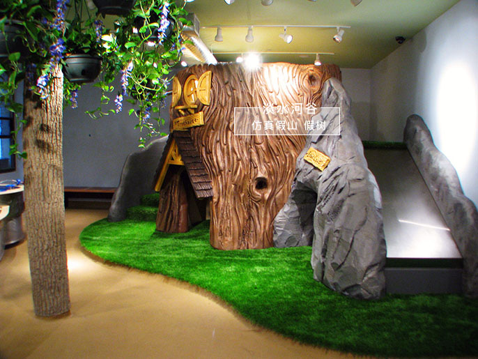 樹皮柔軟的仿真樹用在兒童樂園中使用能仿止小孩磕碰