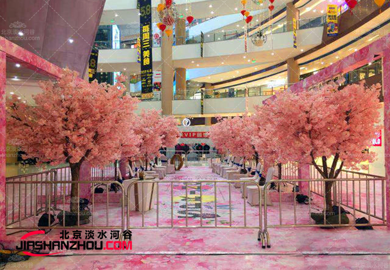 春光燦爛寬山櫻花樹是令人愉快的仿真樹值得被人欣賞和訂購