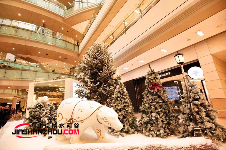 萬(wàn)達(dá)商場(chǎng)特的節(jié)日裝飾f格-人工仿真樹(shù)圣誕樹(shù)的裝飾思路
