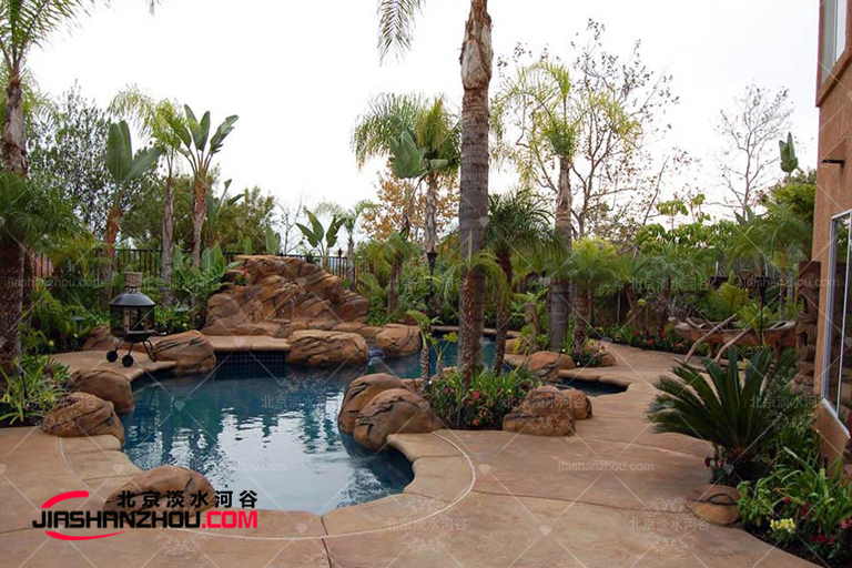 時至夏季浙江大學(xué)訂制新的塑石假山景觀施工過程中需要注意什么