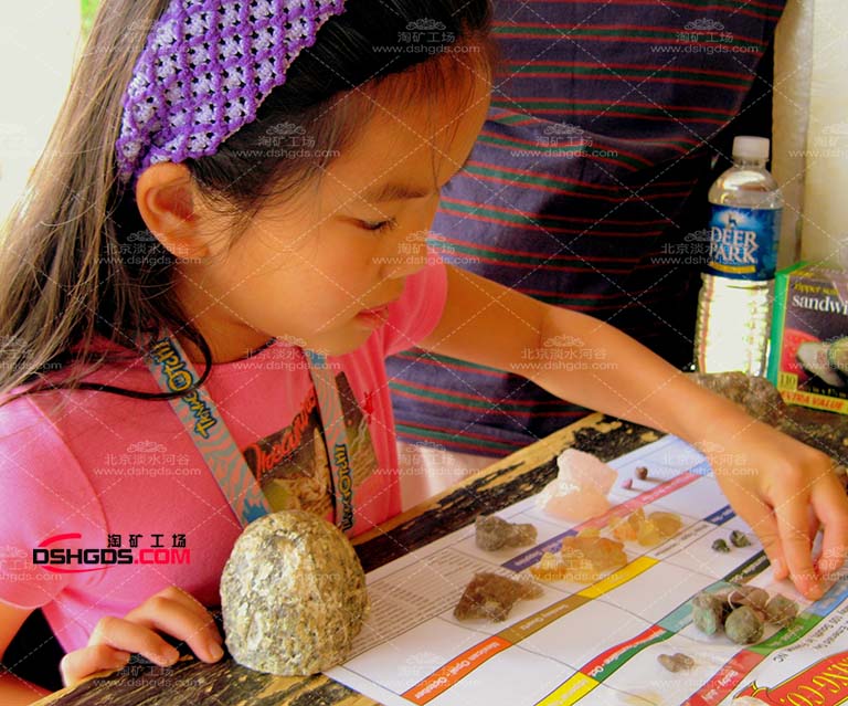 國外客戶購買【淘礦工場】制做的兒童淘礦設備