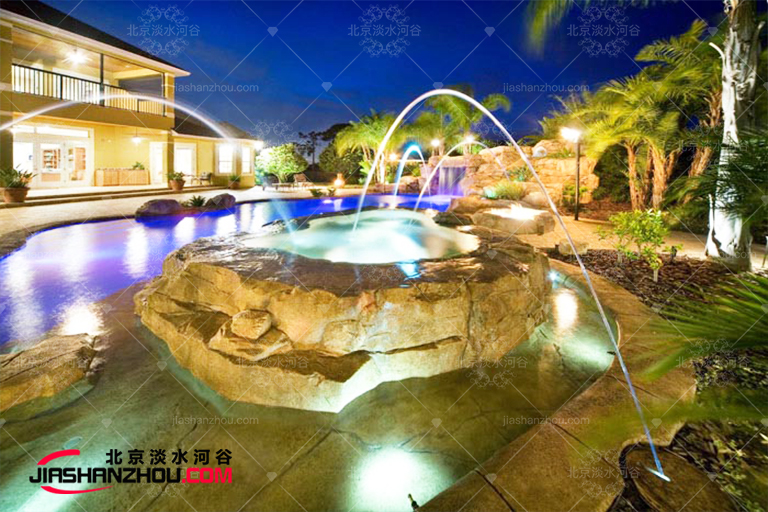 塑石假山在亞龍灣麗思卡爾頓酒店增設是人類追求好生活的佐證