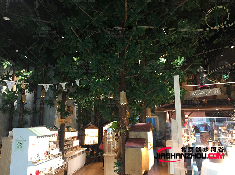 湛的仿真樹成品營造出的自然環境f格使人心情舒暢