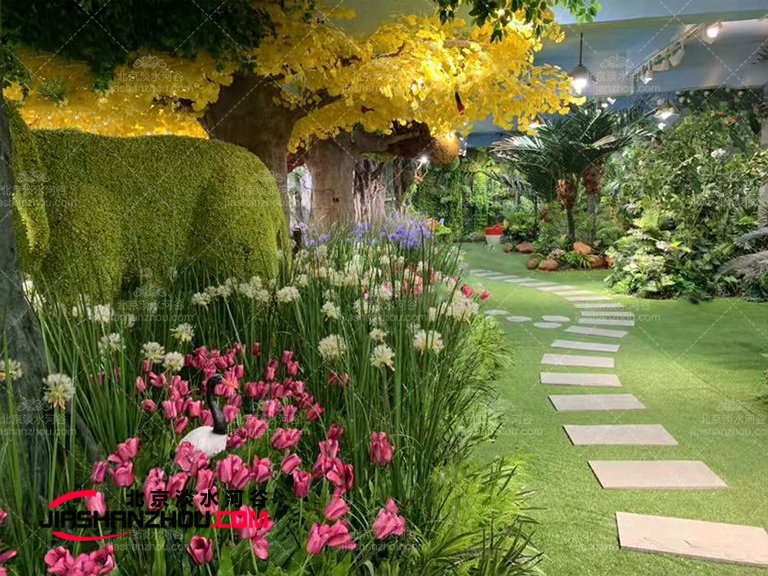 景觀花園仿真樹點綴后的小徑或人行道的自然魅力