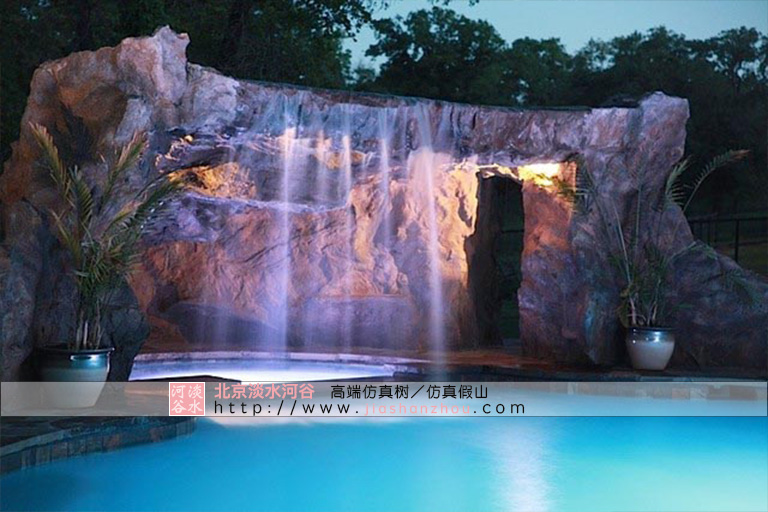塑石假山山洞需要有專業(yè)的燈光搭配才能漂亮