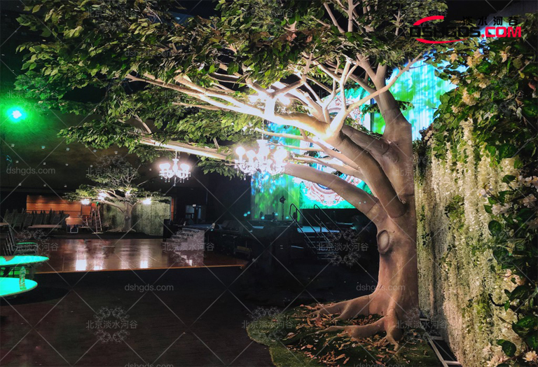 九米大型仿真樹擺放在環境適應性及耐用性方面需考慮的點