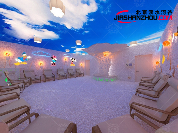 仿真鹽洞酒店和燈光在一起是一種妙的配合