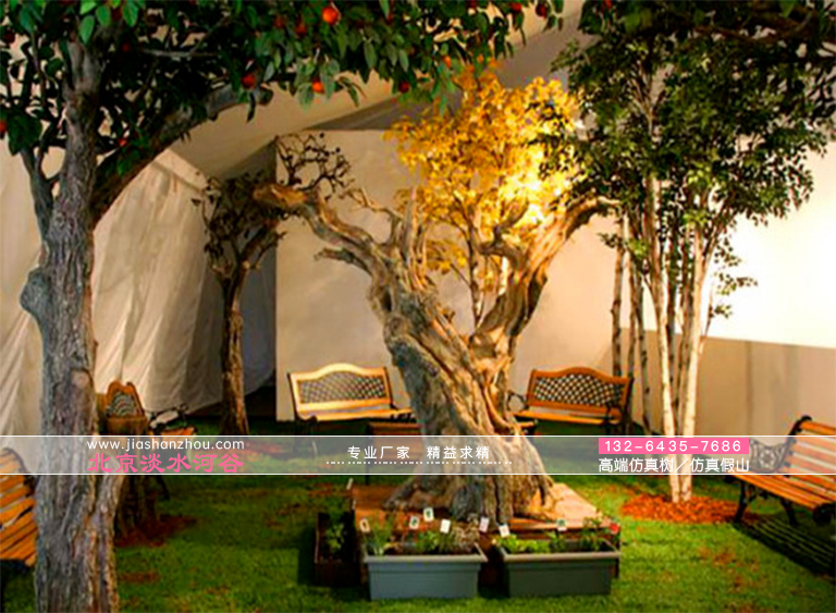 仿真樹(shù)包括水泥制作和玻璃鋼制作假樹(shù)兩種