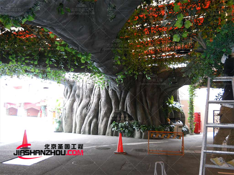 湖北江漢路步行街商場內外造型仿真樹裝飾效果圖案例