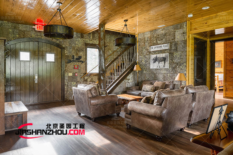 仿真樹皮酒店營造出復(fù)古而質(zhì)樸的f 格