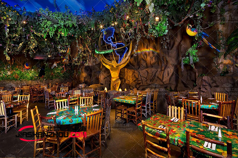 有很多方法可以使花園餐廳在預算內變得美麗比如仿真樹