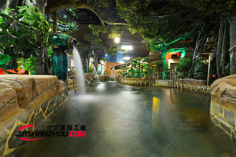 北方室內(nèi)外有了人造仿真樹植物也能如春天般充滿生機(jī)