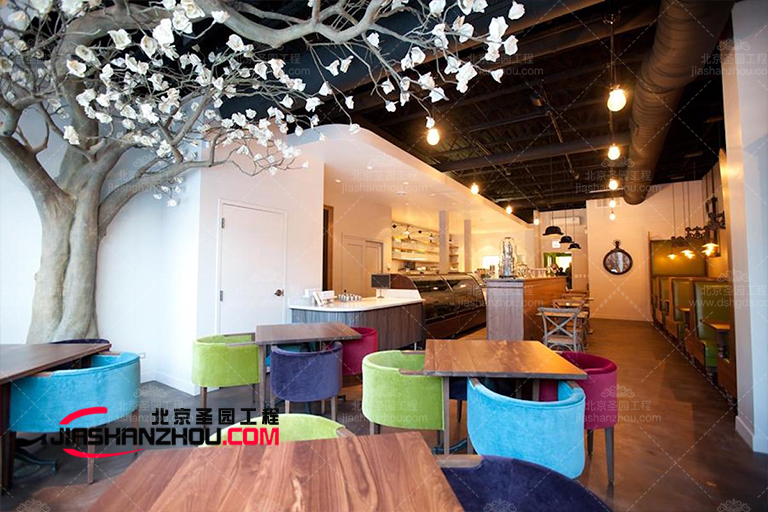 仿真樹為色彩瘋狂-時尚多彩的仿真樹布置