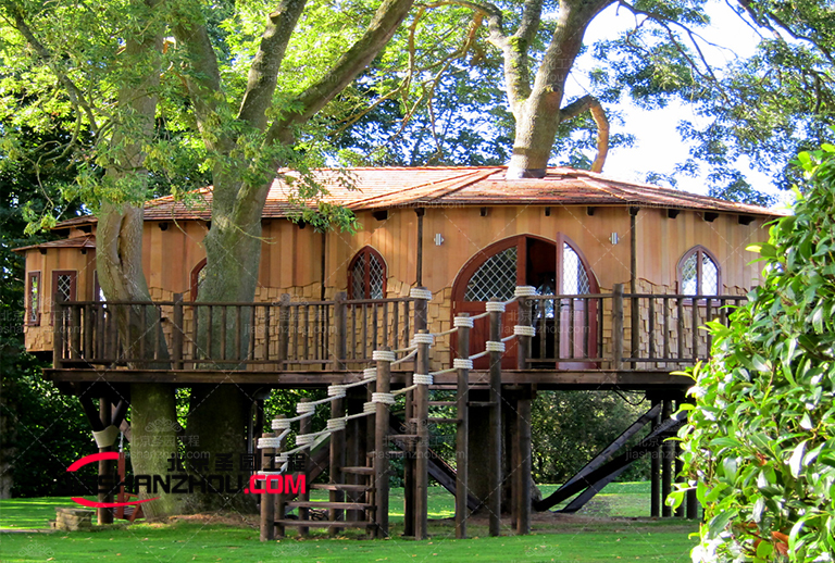 使用天然和人工室外仿真樹植物增強(qiáng)環(huán)境吸引力