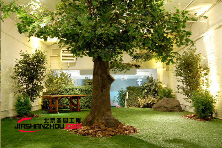 仿真樹是增加前院或后院景觀美麗高度的好方法