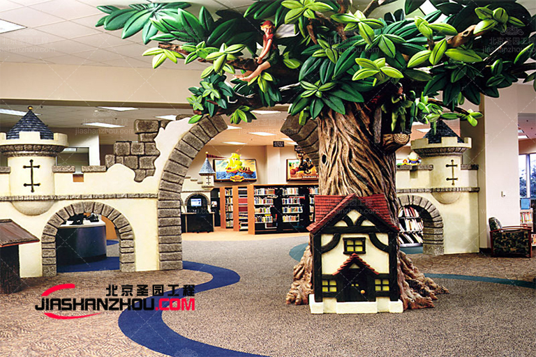 具有現(xiàn)代時(shí)尚綠色神的花園和仿真樹家居裝飾