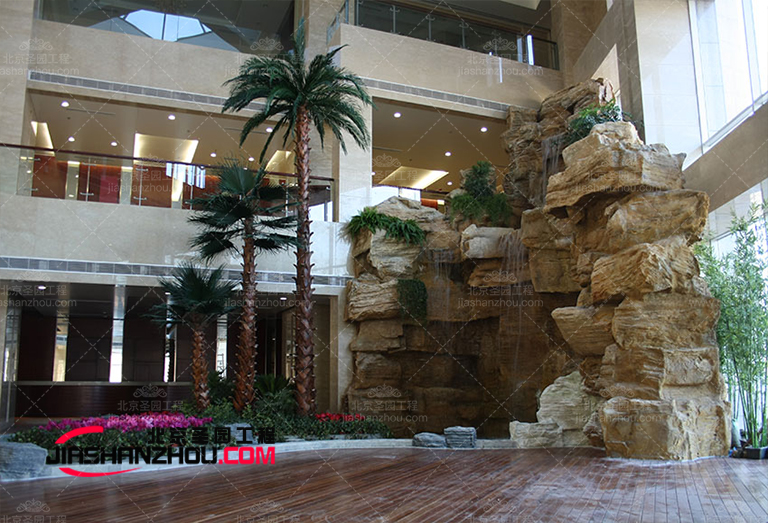 六安市仙安商貿城燒烤吧棕櫚仿真樹裝飾工程完工