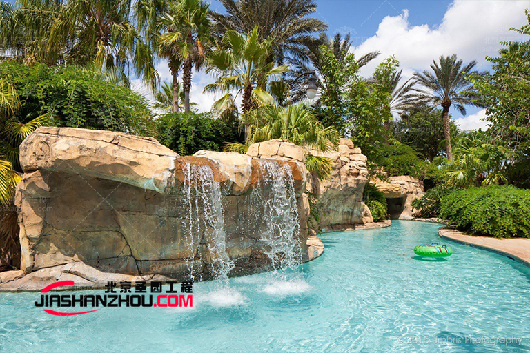 塑石假山水池?的想法應該始終與家庭／酒店的設計相輔相成