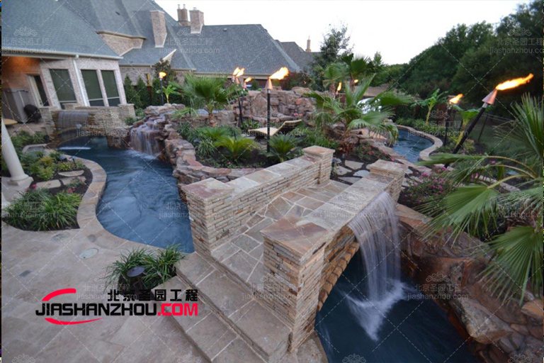 馬鞍山景泰來別墅小區的塑石假山景觀水池制作