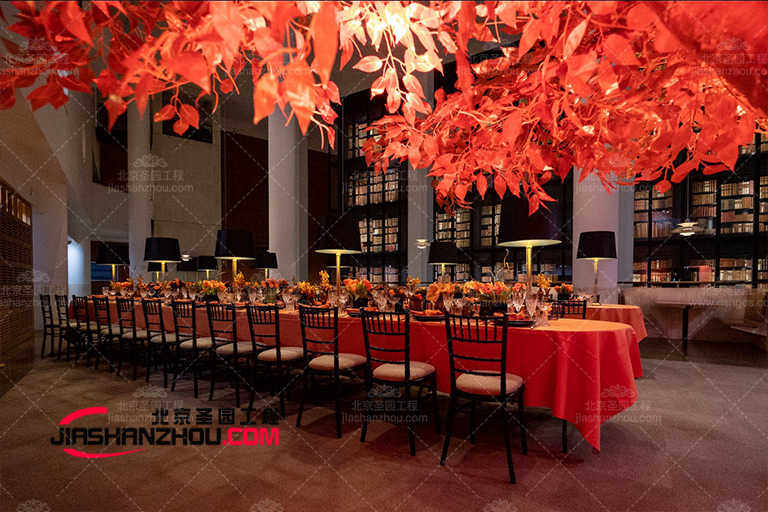 北京廠家屢獲殊榮的仿真樹設(shè)計師團(tuán)隊裝飾的三個技巧