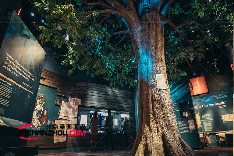 人造綠色仿真樹植物為空間營(yíng)造出多層次的美感