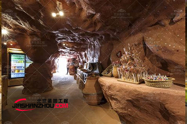 具有自然感覺凝聚力和時尚感的仿天然山洞酒吧制作