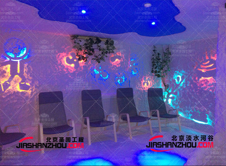 甘肅白銀一家擁有強烈色彩和質感的人工喜馬拉雅鹽療房設計