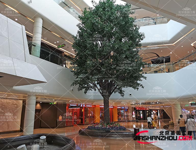 仿真樹與自然景觀完美結(jié)合創(chuàng)造出互補的效果