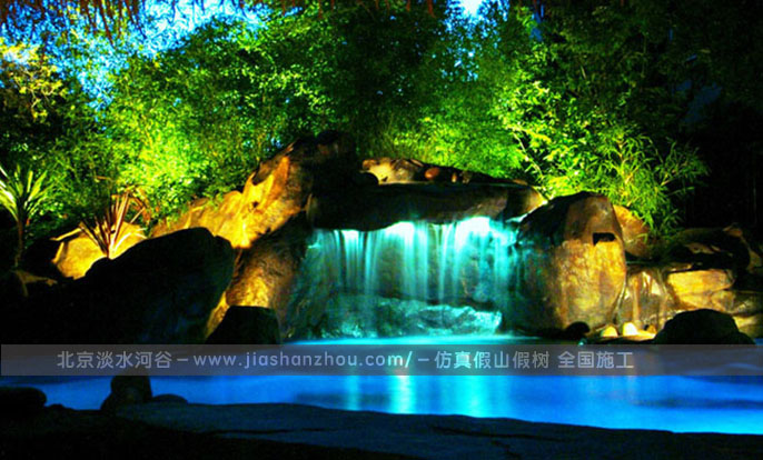 塑石假山制作時要注意山水結合相映成趣