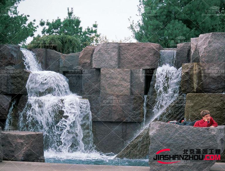 塑石假山可以為園林景區引入多的自然元素，增加植被覆蓋