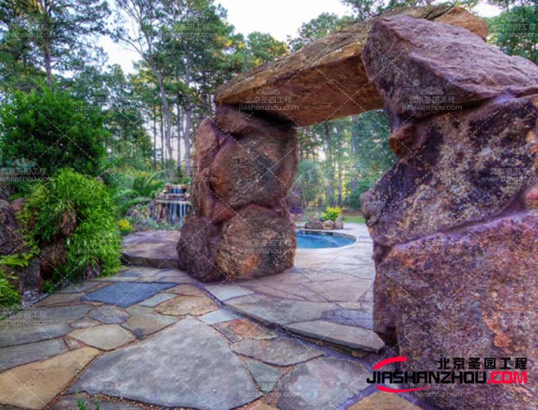 同時，塑石假山的燈光設計也要考慮到環保和節能的問題