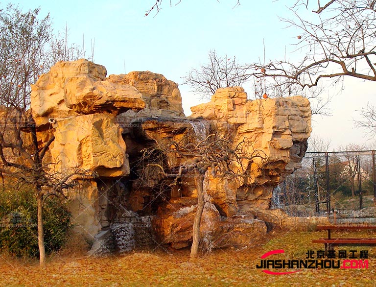 塑石假山在現代的城市化中與建設中也扮演著一個重要的角色