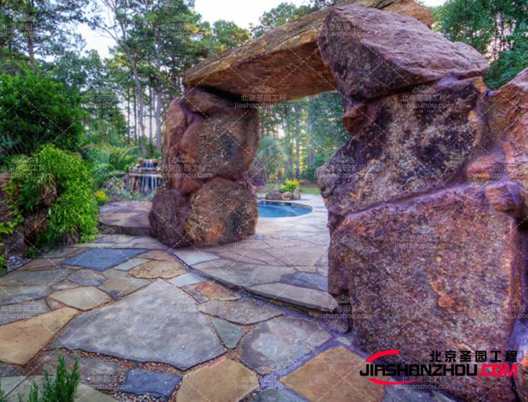 塑石假山也可以成為城市公園、企事業單位等場所的景觀裝飾