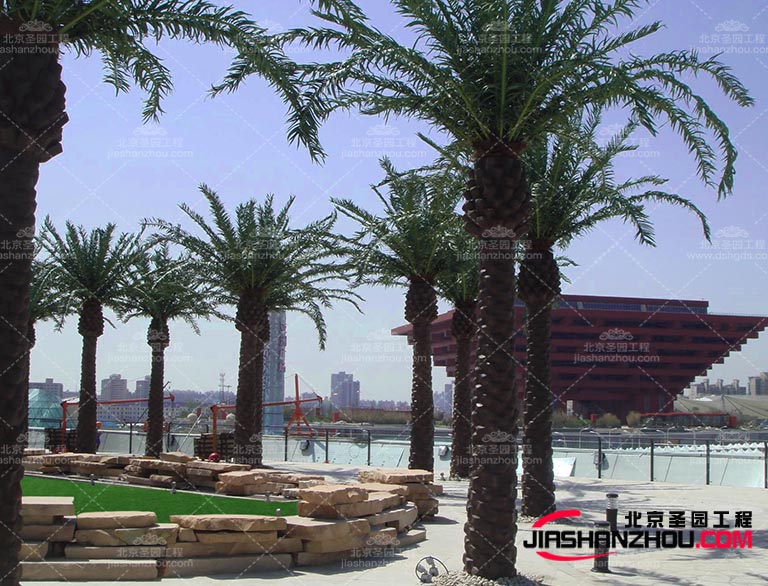 仿真樹的使用也非常普遍。比如在主題公園、游樂場等地點