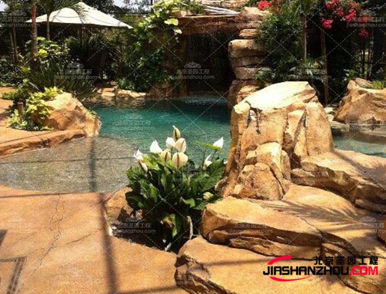 塑石假山需要結構合理。塑石假山的結構應該合理重心穩定