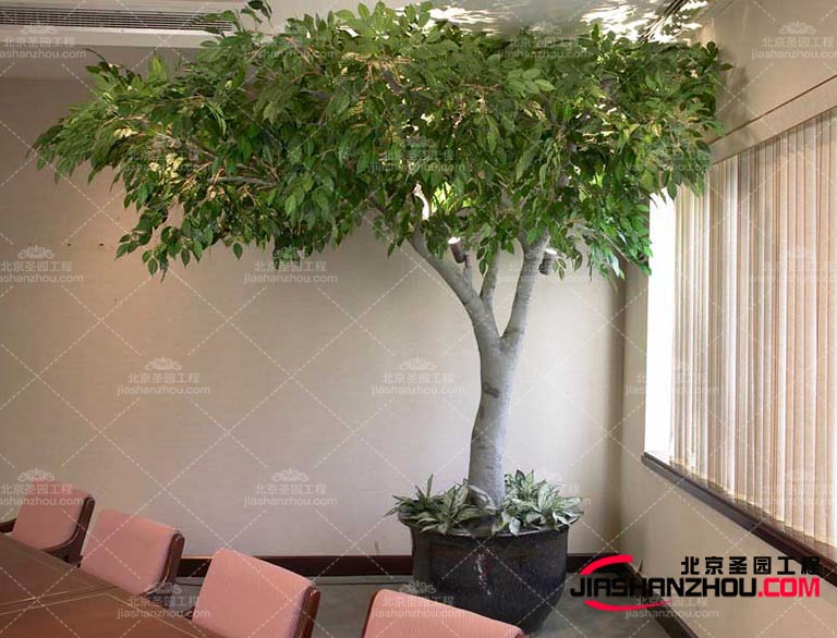 仿真樹的設(shè)計(jì)應(yīng)該簡(jiǎn)潔明了，易于辨識(shí)，以增強(qiáng)品牌的認(rèn)知度