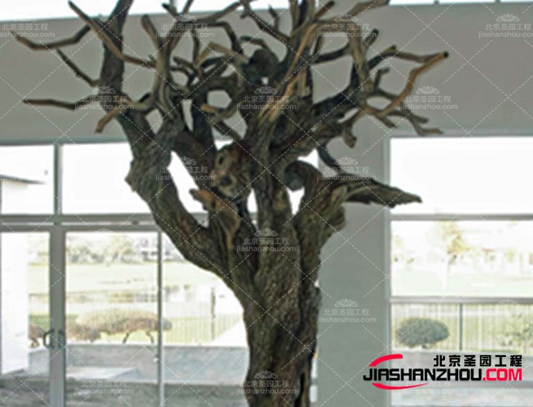 室內選擇合適的仿真樹款式和大小來適應臥室的整體f 格確保美觀