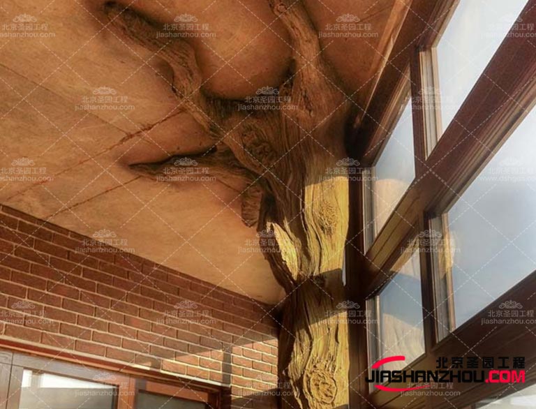 選擇和擺放小型仿真植物時，要考慮植物的適應環境、與空間整體協調