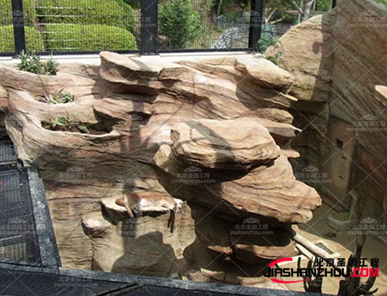 塑石假山選擇具有逼真質感的塑石材料也要考慮其質量和耐用性
