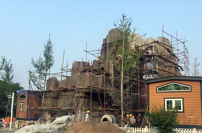 北京朝陽區康城花園別墅水泥假山溫泉池制作