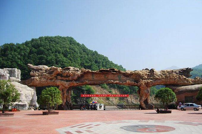 仿真樹大門.jpg 仿真樹大門