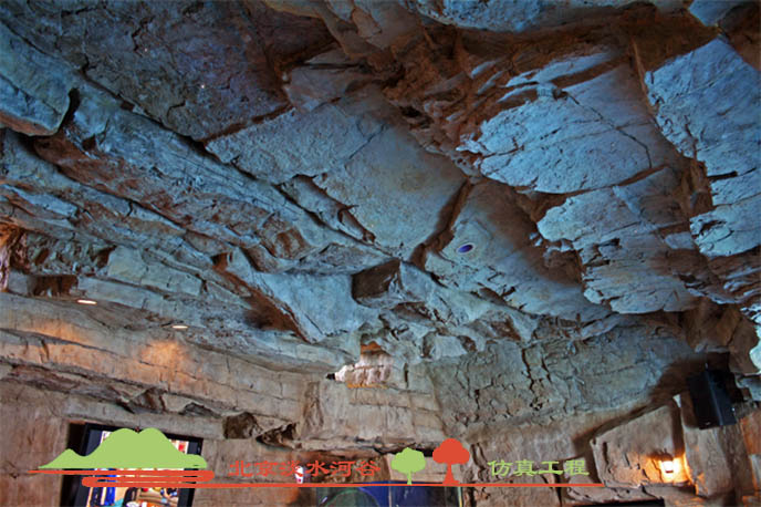 玻璃鋼假山制作.jpg 玻璃鋼假山制作